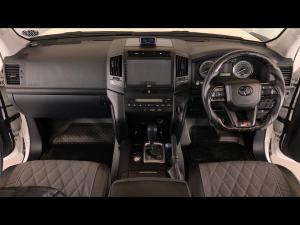 Toyota Land Cruiser 200 4.5D-4D V8 GX-R - Image 6