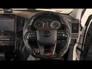 Toyota Land Cruiser 200 4.5D-4D V8 GX-R - Image 8