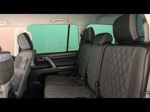 Toyota Land Cruiser 200 4.5D-4D V8 GX-R - Image 11