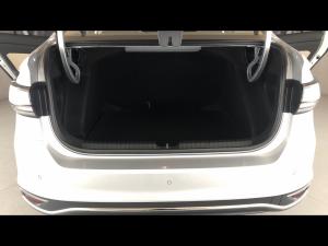 Volkswagen Polo sedan 1.6 Life - Image 13