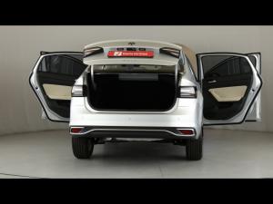 Volkswagen Polo sedan 1.6 Life - Image 24