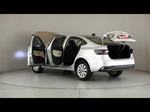 Volkswagen Polo sedan 1.6 Life - Image 25