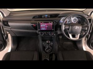 Toyota Hilux 2.4GD-6 double cab 4x4 Raider manual - Image 6