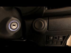 Toyota Hilux 2.4GD-6 double cab 4x4 Raider manual - Image 16