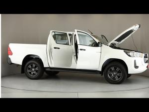 Toyota Hilux 2.4GD-6 double cab 4x4 Raider manual - Image 30