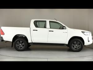 Toyota Hilux 2.4GD-6 double cab 4x4 Raider manual - Image 3