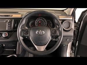 Toyota RAV4 2.0 GX auto - Image 8