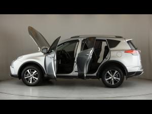 Toyota RAV4 2.0 GX auto - Image 26