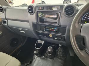 Toyota Land Cruiser 79 4.0PS/C - Image 10