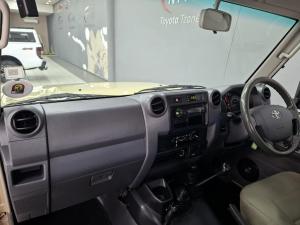 Toyota Land Cruiser 79 4.0PS/C - Image 6