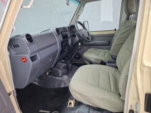 Toyota Land Cruiser 79 4.0PS/C - Image 7