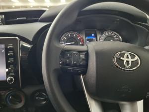 Toyota Hilux 2.4 GD-6 Raider 4X4 automaticD/C - Image 9