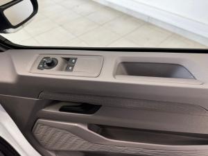 Volkswagen Transporter Kombi 2.0 TDi Commerce automatic - Image 11
