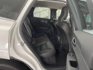 Volvo XC60 B5 AWD Essential - Image 14