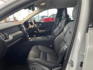Volvo XC60 B5 AWD Essential - Image 18