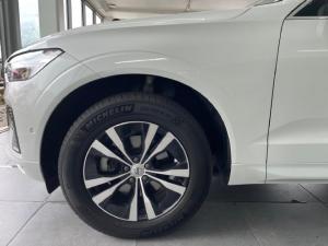 Volvo XC60 B5 AWD Essential - Image 8