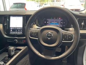 Volvo XC60 B5 AWD Essential - Image 9