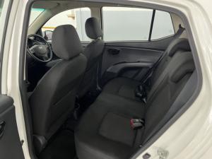 Hyundai i10 1.1 Motion auto - Image 7