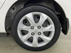 Hyundai i10 1.1 Motion auto - Image 9