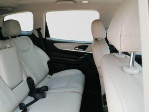 Mahindra XUV700 2.0T AX7 - Image 18