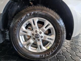 Nissan Navara 2.5DDTi double cab SE Plus auto