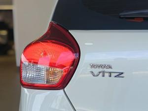 Toyota Vitz 1.0 XR manual - Image 8