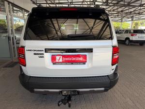 Toyota Land Cruiser Prado 2.8GD VX-R - Image 5