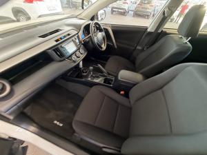 Toyota RAV4 2.0 GX auto - Image 7