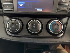 Toyota RAV4 2.0 GX auto - Image 14