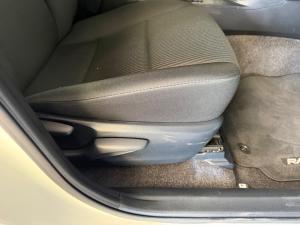Toyota RAV4 2.0 GX auto - Image 17