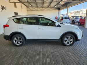 Toyota RAV4 2.0 GX auto - Image 3