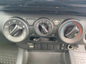Toyota Hilux 2.4GD-6 single cab Raider manual - Image 16