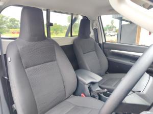 Toyota Hilux 2.4GD-6 single cab Raider manual - Image 17
