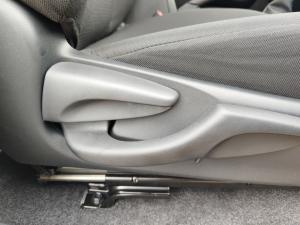 Toyota Hilux 2.4GD-6 single cab Raider manual - Image 18