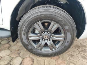 Toyota Hilux 2.4GD-6 single cab Raider manual - Image 19