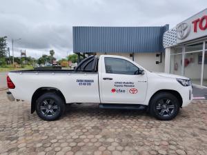 Toyota Hilux 2.4GD-6 single cab Raider manual - Image 3