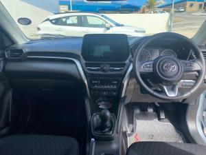 Toyota Urban Cruiser 1.5 XR manual - Image 6