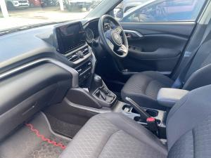 Toyota Urban Cruiser 1.5 XR manual - Image 7