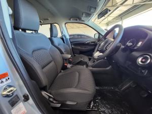 Toyota Urban Cruiser 1.5 XR manual - Image 11