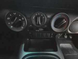 Toyota Hilux 2.4GD-6 Xtra cab Raider manual - Image 12