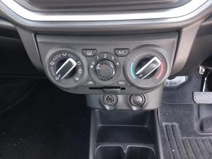 Toyota Vitz 1.0 XR manual - Image 13