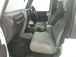 Jeep Wrangler 3.8 Rubicon 2-Door - Image 19