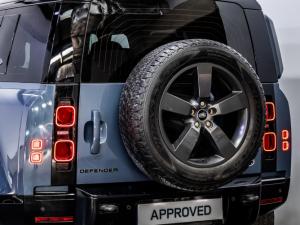 Land Rover Defender 110 D300 X-Dynamic HSE - Image 10
