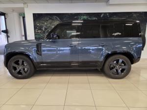 Land Rover Defender 110 D300 X-Dynamic HSE - Image 2