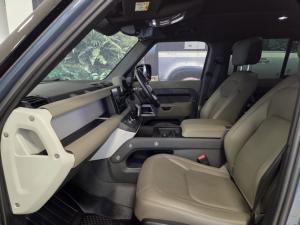 Land Rover Defender 110 D300 X-Dynamic HSE - Image 6