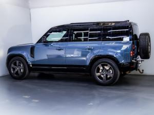 Land Rover Defender 110 D300 X-Dynamic HSE - Image 8
