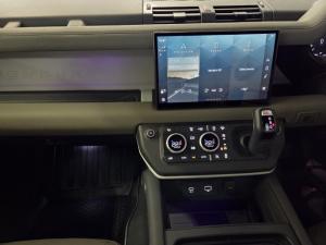 Land Rover Defender 110 D300 X-Dynamic HSE - Image 8