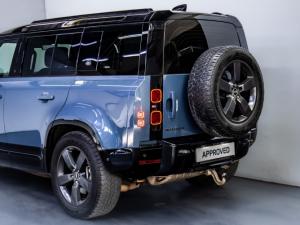 Land Rover Defender 110 D300 X-Dynamic HSE - Image 9