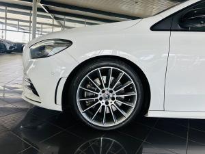 Mercedes-Benz B-Class B200d AMG Line - Image 16