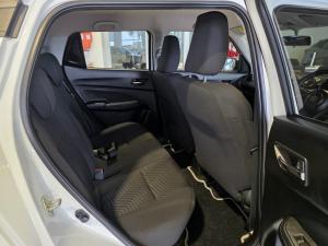 Suzuki Swift 1.2 GLX auto - Image 10